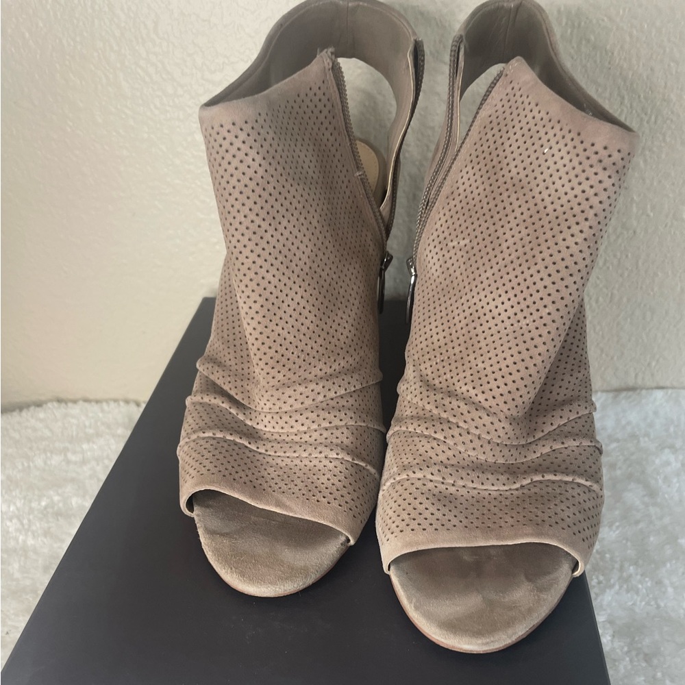 Vince Camuto Kentvi Heeled Sandal